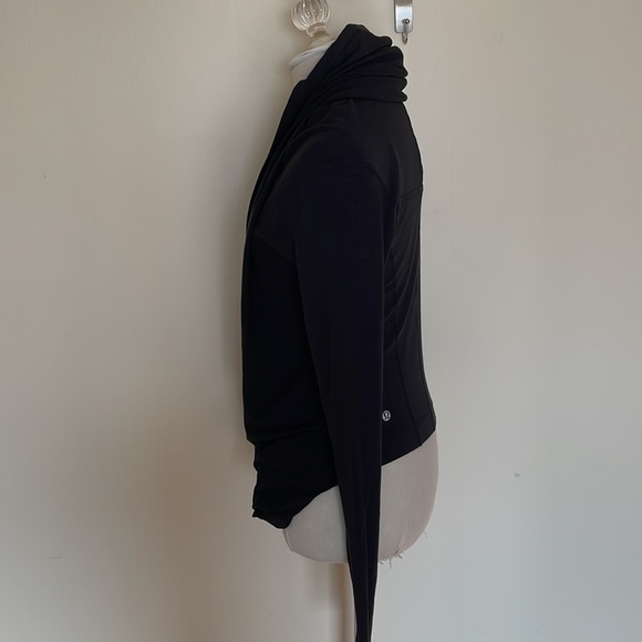 Lululemon Iconic Wrap in Black - Picture 3 of 4